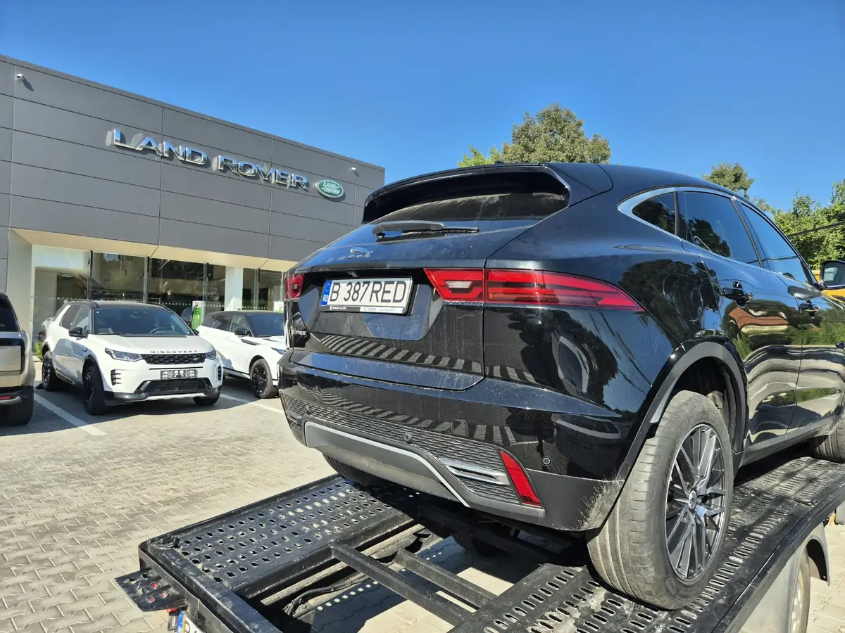 Jaguar livrat pe platformă